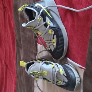 Boys youth 1Y Nike future court 2 shoes sneakers